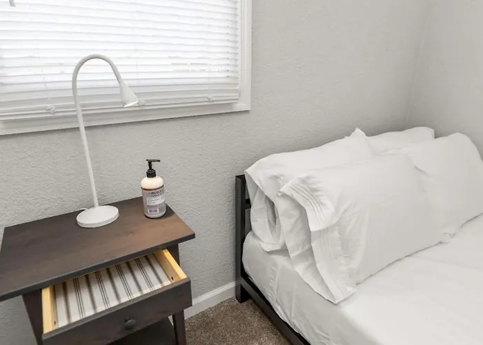 Vibes - Cute 2bd In The Heights Holiday home Peoria Heights