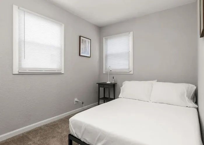 Vibes - Cute 2bd In The Heights