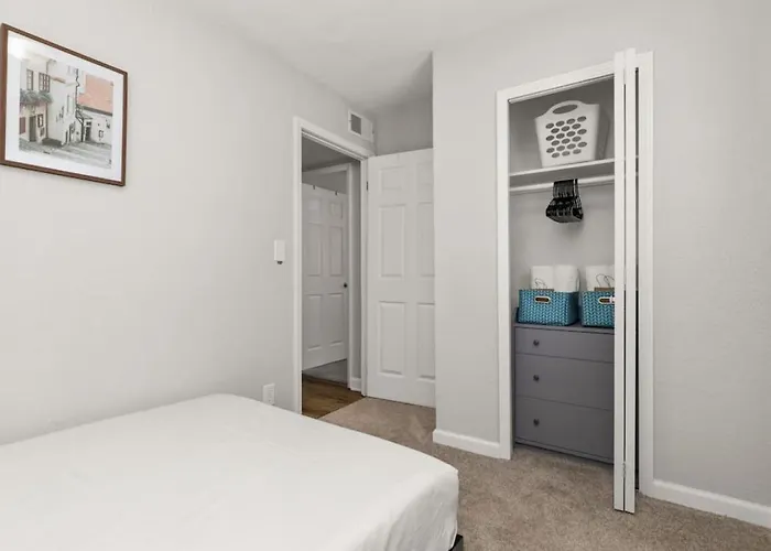 Vibes - Cute 2bd In The Heights Holiday home Peoria Heights