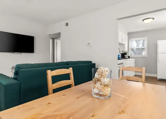 Vibes - Cute 2bd In The Heights * Peoria Heights